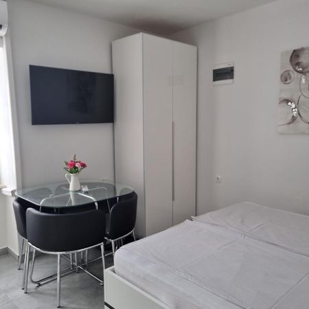 Apartments And Room Vela Сен Екстериор снимка