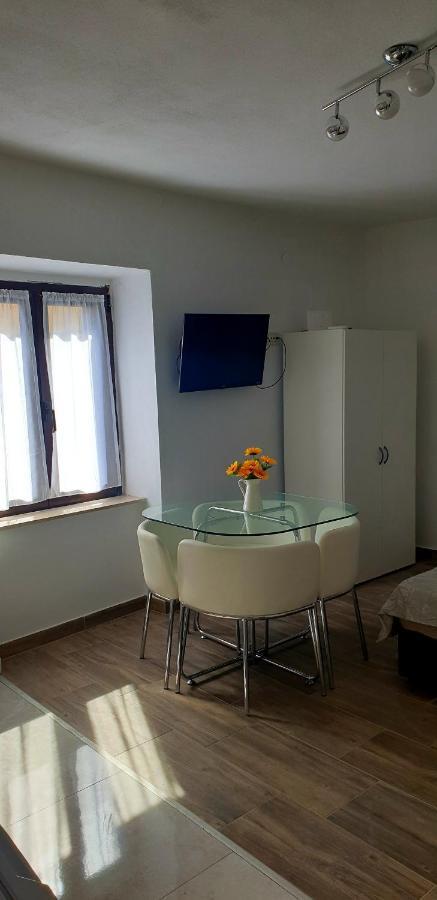 Apartments And Room Vela Сен Екстериор снимка