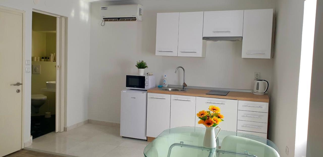 Apartments And Room Vela Сен Екстериор снимка