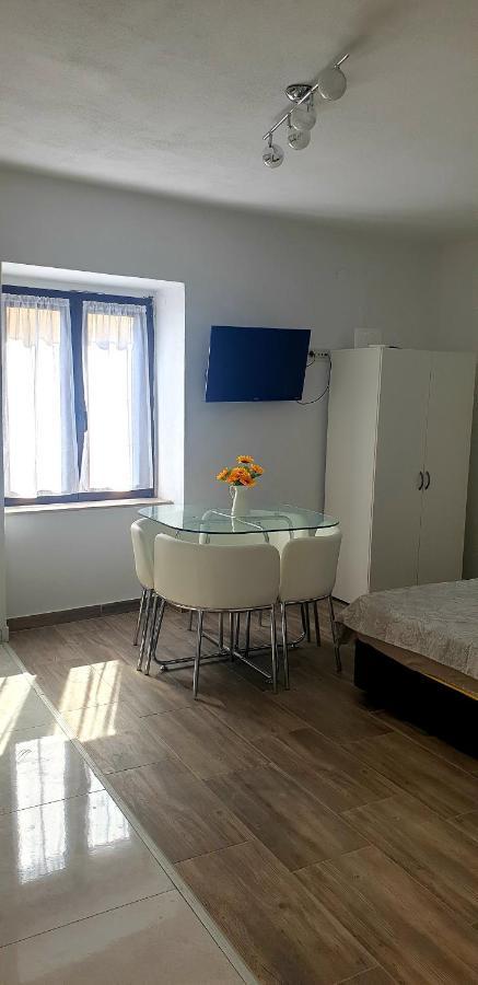 Apartments And Room Vela Сен Екстериор снимка
