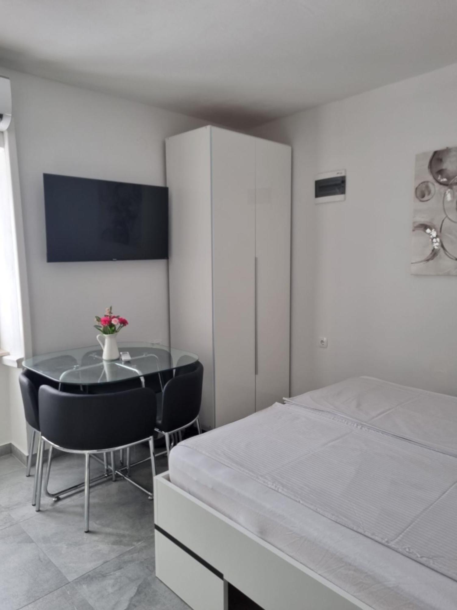 Apartments And Room Vela Сен Екстериор снимка