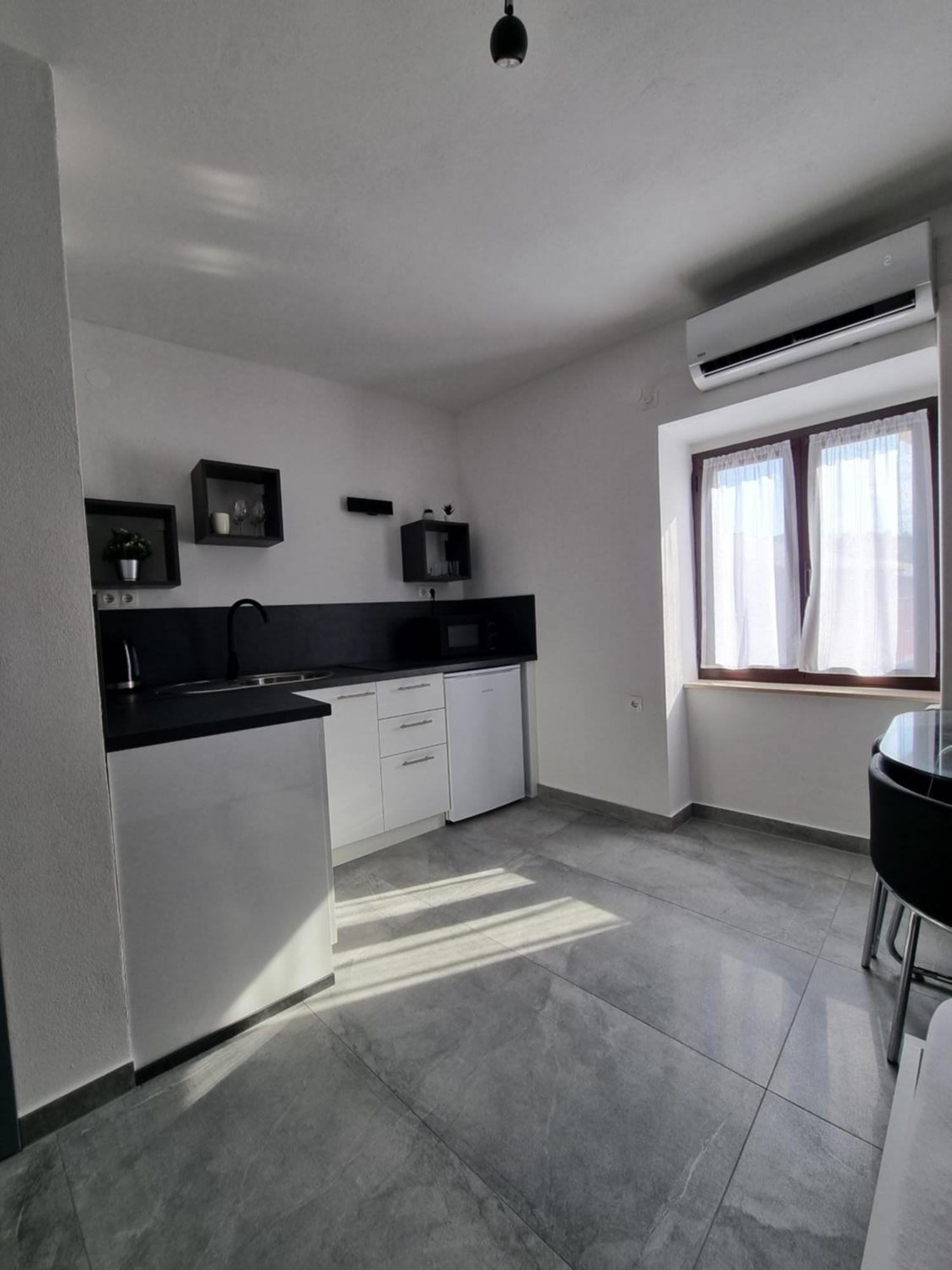 Apartments And Room Vela Сен Екстериор снимка
